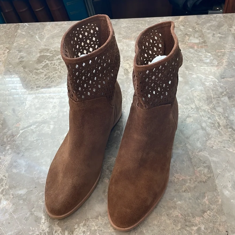 NWT Michael Kors Leather Laser Cut Booties Size 8M Pull On Style